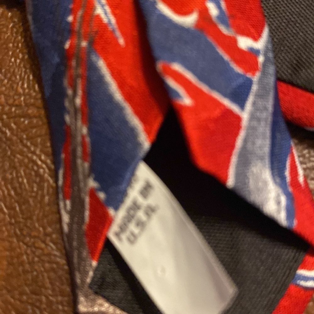 Andre Valetino Red Graphic Tie - Picture 4 of 5